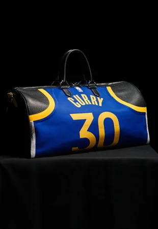 camisetas antigas do time de basquete Golden State Warriors viram novas pe&ccedil;as de vestu&aacute;rio