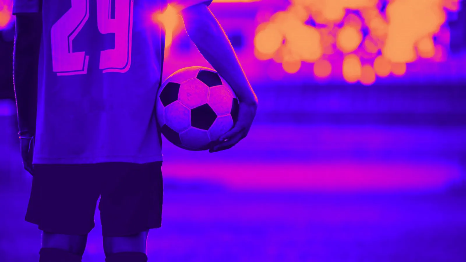 Menino jogando futebol