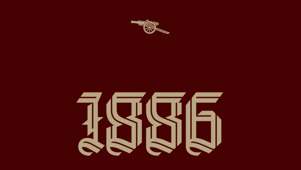 N&uacute;mero 1886 desenhado com letras e algarismos de inspira&ccedil;&atilde;o g&oacute;tica em tom bege sobre fundo vermelho-escuro, com s&iacute;mbolo de canh&atilde;o acima.