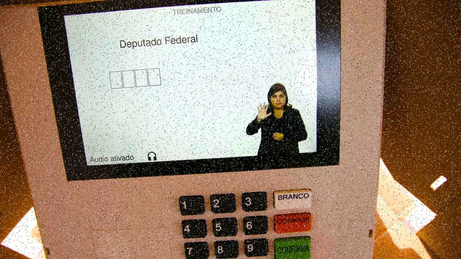 Urna eletrônica com acessibilidade